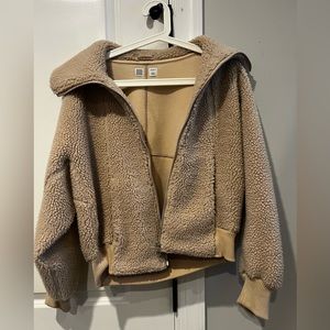 Uniqlo Teddy full zip jacket in beige color size M/L for women